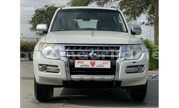 Acheter Import Voiture Mitsubishi Pajero Blanc à Import - Dubai, Adrar Acheter Import Voiture Mitsubishi Pajero Blanc à Import - Dubai, Adrar