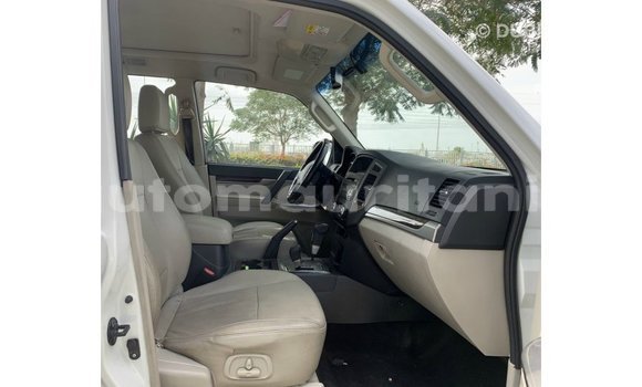 Acheter Import Voiture Mitsubishi Pajero Blanc à Import - Dubai, Adrar Acheter Import Voiture Mitsubishi Pajero Blanc à Import - Dubai, Adrar