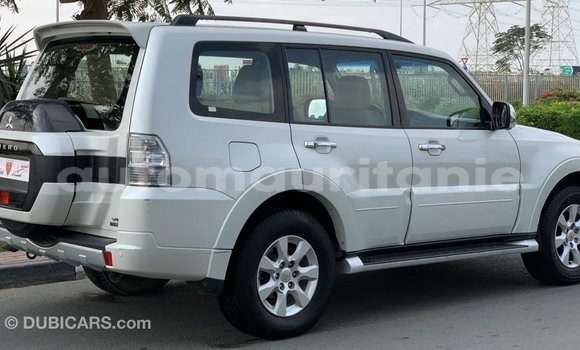 Acheter Import Voiture Mitsubishi Pajero Blanc à Import - Dubai, Adrar Acheter Import Voiture Mitsubishi Pajero Blanc à Import - Dubai, Adrar