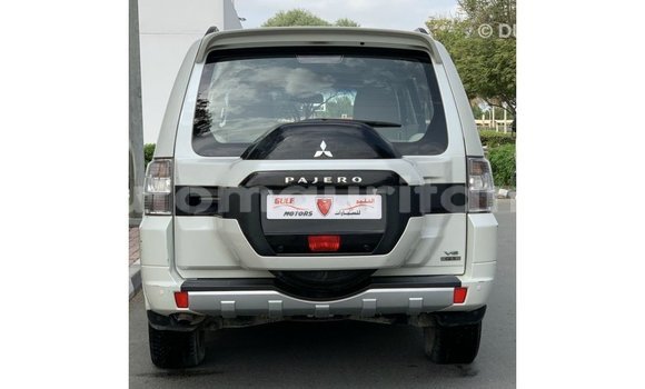 Acheter Import Voiture Mitsubishi Pajero Blanc à Import - Dubai, Adrar Acheter Import Voiture Mitsubishi Pajero Blanc à Import - Dubai, Adrar