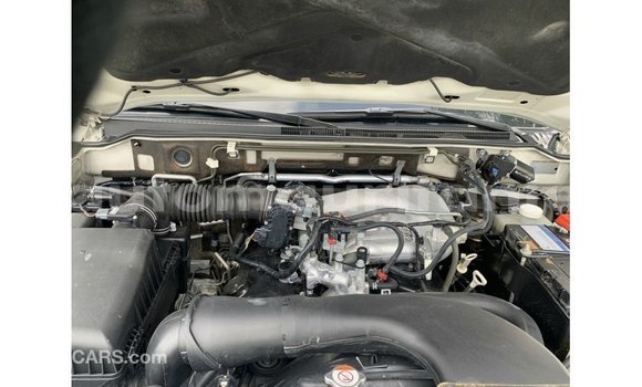 Acheter Import Voiture Mitsubishi Pajero Blanc à Import - Dubai, Adrar Acheter Import Voiture Mitsubishi Pajero Blanc à Import - Dubai, Adrar