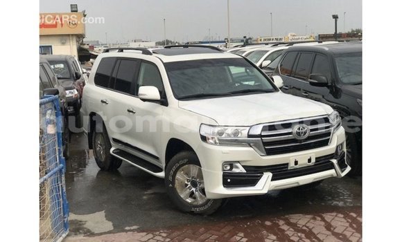 Acheter Import Voiture Toyota Land Cruiser Blanc à Import - Dubai, Adrar Acheter Import Voiture Toyota Land Cruiser Blanc à Import - Dubai, Adrar