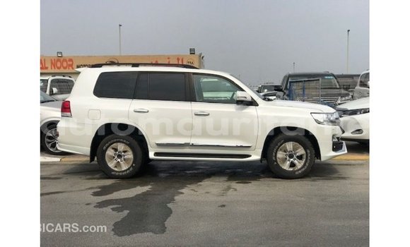Acheter Import Voiture Toyota Land Cruiser Blanc à Import - Dubai, Adrar Acheter Import Voiture Toyota Land Cruiser Blanc à Import - Dubai, Adrar