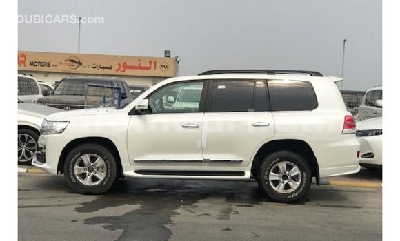 Acheter Import Voiture Toyota Land Cruiser Blanc à Import - Dubai, Adrar Acheter Import Voiture Toyota Land Cruiser Blanc à Import - Dubai, Adrar