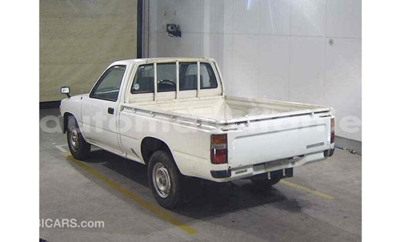 Acheter Import Voiture Toyota Hilux Blanc à Import - Dubai, Adrar Acheter Import Voiture Toyota Hilux Blanc à Import - Dubai, Adrar