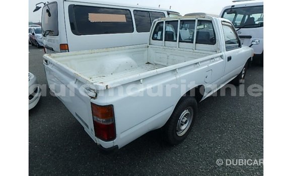 Acheter Import Voiture Toyota Hilux Blanc à Import - Dubai, Adrar Acheter Import Voiture Toyota Hilux Blanc à Import - Dubai, Adrar
