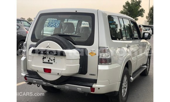 Buy Import Mitsubishi Pajero White Car in Import - Dubai in Adrar Buy Import Mitsubishi Pajero White Car in Import - Dubai in Adrar
