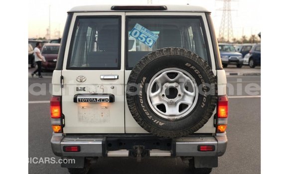 Buy Import Toyota Land Cruiser White Car in Import - Dubai in Adrar Buy Import Toyota Land Cruiser White Car in Import - Dubai in Adrar