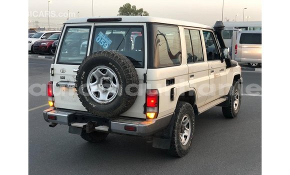 Buy Import Toyota Land Cruiser White Car in Import - Dubai in Adrar Buy Import Toyota Land Cruiser White Car in Import - Dubai in Adrar