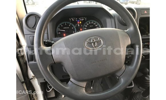 Buy Import Toyota Land Cruiser White Car in Import - Dubai in Adrar Buy Import Toyota Land Cruiser White Car in Import - Dubai in Adrar