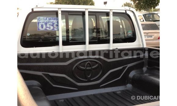 Buy Import Toyota Hilux White Car in Import - Dubai in Adrar Buy Import Toyota Hilux White Car in Import - Dubai in Adrar
