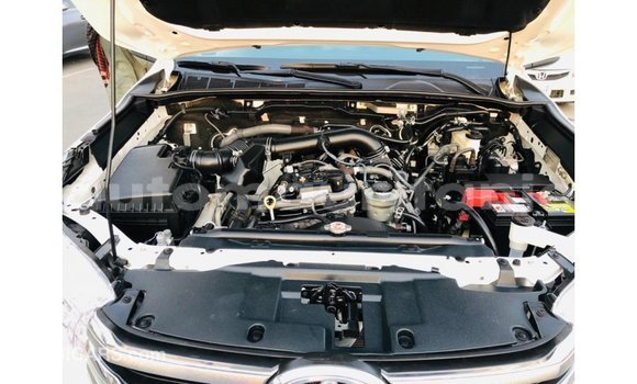 Buy Import Toyota Hilux White Car in Import - Dubai in Adrar Buy Import Toyota Hilux White Car in Import - Dubai in Adrar