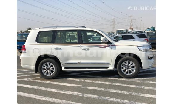 Buy Import Toyota Land Cruiser White Car in Import - Dubai in Adrar Buy Import Toyota Land Cruiser White Car in Import - Dubai in Adrar
