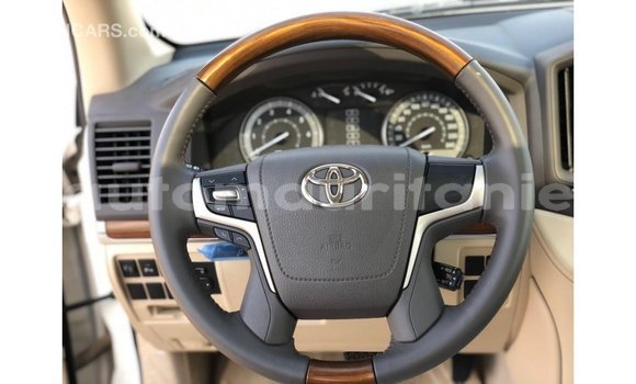 Buy Import Toyota Land Cruiser White Car in Import - Dubai in Adrar Buy Import Toyota Land Cruiser White Car in Import - Dubai in Adrar