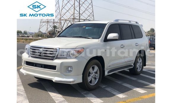 Buy Import Toyota Land Cruiser White Car in Import - Dubai in Adrar Buy Import Toyota Land Cruiser White Car in Import - Dubai in Adrar