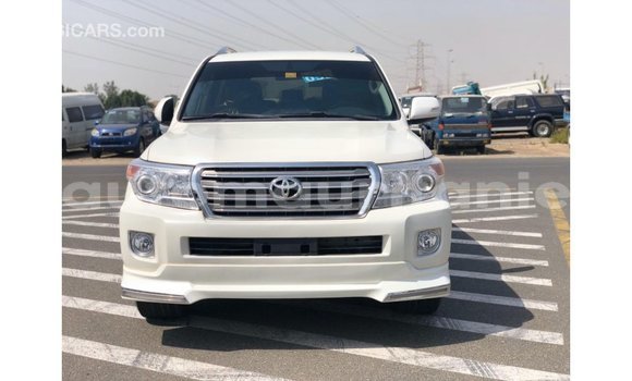 Buy Import Toyota Land Cruiser White Car in Import - Dubai in Adrar Buy Import Toyota Land Cruiser White Car in Import - Dubai in Adrar