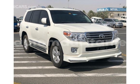 Buy Import Toyota Land Cruiser White Car in Import - Dubai in Adrar Buy Import Toyota Land Cruiser White Car in Import - Dubai in Adrar