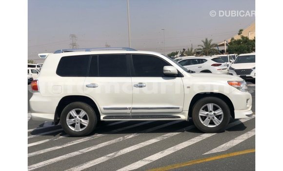 Buy Import Toyota Land Cruiser White Car in Import - Dubai in Adrar Buy Import Toyota Land Cruiser White Car in Import - Dubai in Adrar