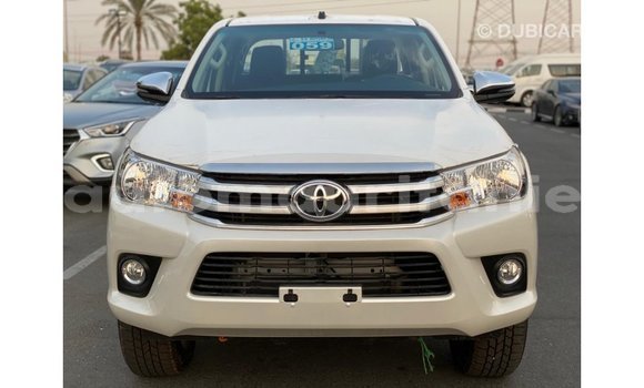 Buy Import Toyota Hilux White Car in Import - Dubai in Adrar Buy Import Toyota Hilux White Car in Import - Dubai in Adrar