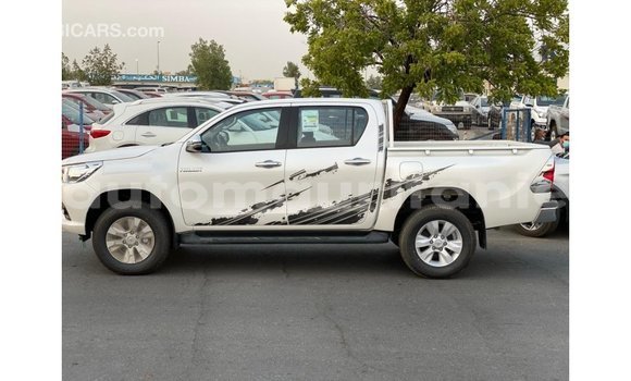 Buy Import Toyota Hilux White Car in Import - Dubai in Adrar Buy Import Toyota Hilux White Car in Import - Dubai in Adrar