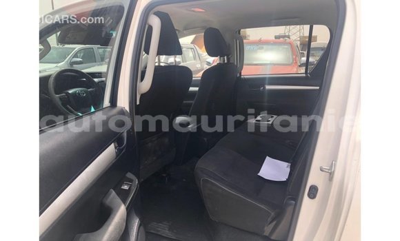 Buy Import Toyota Hilux White Car in Import - Dubai in Adrar Buy Import Toyota Hilux White Car in Import - Dubai in Adrar