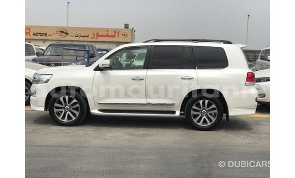 Acheter Import Voiture Toyota Land Cruiser Blanc à Import - Dubai, Adrar Acheter Import Voiture Toyota Land Cruiser Blanc à Import - Dubai, Adrar