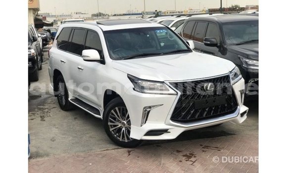 Acheter Import Voiture Lexus LX Blanc à Import - Dubai, Adrar Acheter Import Voiture Lexus LX Blanc à Import - Dubai, Adrar