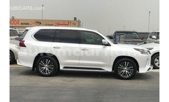 Acheter Import Voiture Lexus LX Blanc à Import - Dubai, Adrar Acheter Import Voiture Lexus LX Blanc à Import - Dubai, Adrar