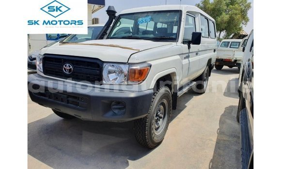 Acheter Import Voiture Toyota Land Cruiser Blanc à Import - Dubai, Adrar Acheter Import Voiture Toyota Land Cruiser Blanc à Import - Dubai, Adrar