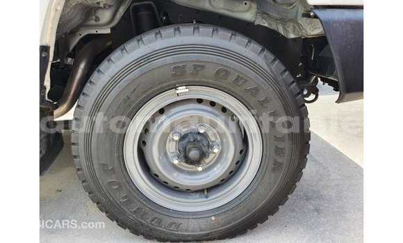 Acheter Import Voiture Toyota Land Cruiser Blanc à Import - Dubai, Adrar Acheter Import Voiture Toyota Land Cruiser Blanc à Import - Dubai, Adrar