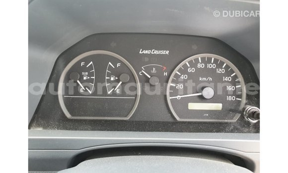 Acheter Import Voiture Toyota Land Cruiser Blanc à Import - Dubai, Adrar Acheter Import Voiture Toyota Land Cruiser Blanc à Import - Dubai, Adrar