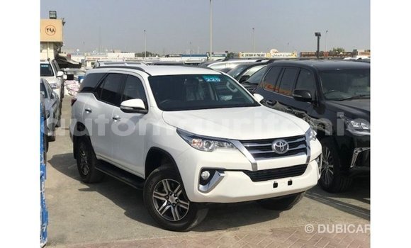 Acheter Import Voiture Toyota Fortuner Blanc à Import - Dubai, Adrar Acheter Import Voiture Toyota Fortuner Blanc à Import - Dubai, Adrar