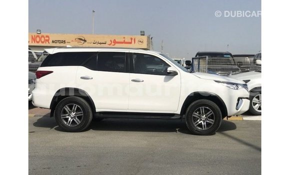 Acheter Import Voiture Toyota Fortuner Blanc à Import - Dubai, Adrar Acheter Import Voiture Toyota Fortuner Blanc à Import - Dubai, Adrar