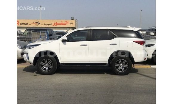 Acheter Import Voiture Toyota Fortuner Blanc à Import - Dubai, Adrar Acheter Import Voiture Toyota Fortuner Blanc à Import - Dubai, Adrar