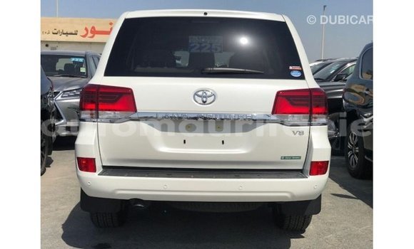 Acheter Import Voiture Toyota Land Cruiser Blanc à Import - Dubai, Adrar Acheter Import Voiture Toyota Land Cruiser Blanc à Import - Dubai, Adrar