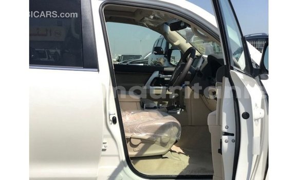 Acheter Import Voiture Toyota Land Cruiser Blanc à Import - Dubai, Adrar Acheter Import Voiture Toyota Land Cruiser Blanc à Import - Dubai, Adrar