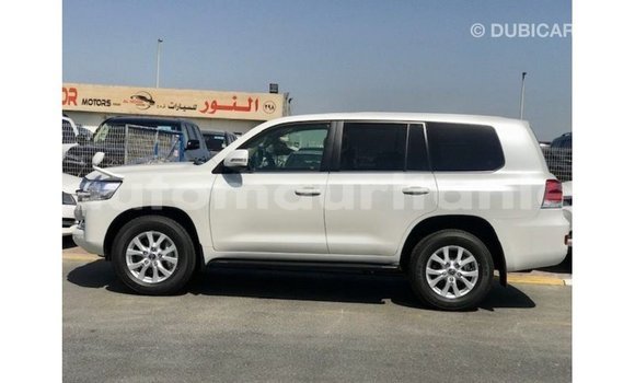 Acheter Import Voiture Toyota Land Cruiser Blanc à Import - Dubai, Adrar Acheter Import Voiture Toyota Land Cruiser Blanc à Import - Dubai, Adrar