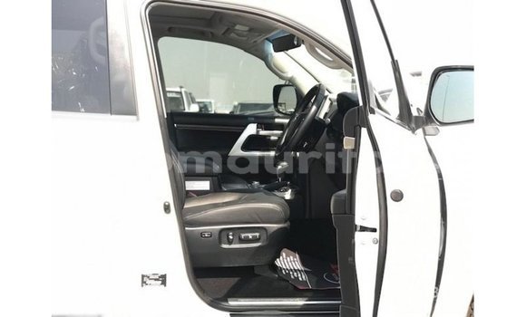 Acheter Import Voiture Toyota Land Cruiser Blanc à Import - Dubai, Adrar Acheter Import Voiture Toyota Land Cruiser Blanc à Import - Dubai, Adrar