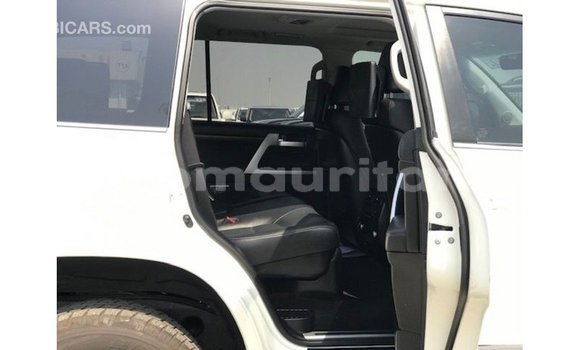 Acheter Import Voiture Toyota Land Cruiser Blanc à Import - Dubai, Adrar Acheter Import Voiture Toyota Land Cruiser Blanc à Import - Dubai, Adrar
