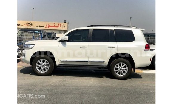 Acheter Import Voiture Toyota Land Cruiser Blanc à Import - Dubai, Adrar Acheter Import Voiture Toyota Land Cruiser Blanc à Import - Dubai, Adrar