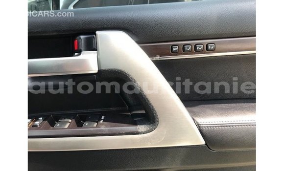 Acheter Import Voiture Toyota Land Cruiser Blanc à Import - Dubai, Adrar Acheter Import Voiture Toyota Land Cruiser Blanc à Import - Dubai, Adrar