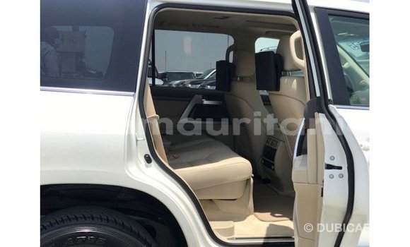 Acheter Import Voiture Toyota Land Cruiser Blanc à Import - Dubai, Adrar Acheter Import Voiture Toyota Land Cruiser Blanc à Import - Dubai, Adrar