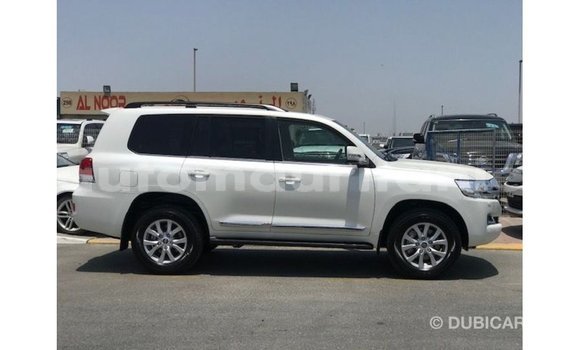 Acheter Import Voiture Toyota Land Cruiser Blanc à Import - Dubai, Adrar Acheter Import Voiture Toyota Land Cruiser Blanc à Import - Dubai, Adrar
