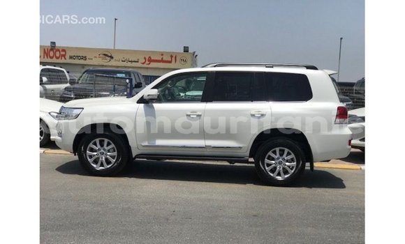 Acheter Import Voiture Toyota Land Cruiser Blanc à Import - Dubai, Adrar Acheter Import Voiture Toyota Land Cruiser Blanc à Import - Dubai, Adrar