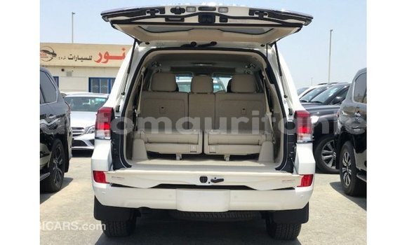 Acheter Import Voiture Toyota Land Cruiser Blanc à Import - Dubai, Adrar Acheter Import Voiture Toyota Land Cruiser Blanc à Import - Dubai, Adrar