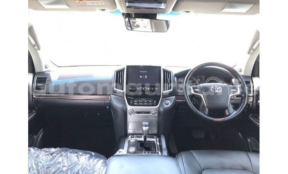 Buy Import Toyota Land Cruiser White Car in Import - Dubai in Adrar Buy Import Toyota Land Cruiser White Car in Import - Dubai in Adrar
