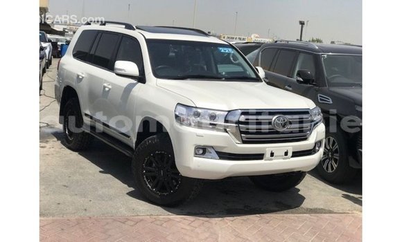 Buy Import Toyota Land Cruiser White Car in Import - Dubai in Adrar Buy Import Toyota Land Cruiser White Car in Import - Dubai in Adrar