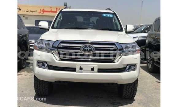 Buy Import Toyota Land Cruiser White Car in Import - Dubai in Adrar Buy Import Toyota Land Cruiser White Car in Import - Dubai in Adrar