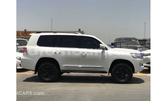 Buy Import Toyota Land Cruiser White Car in Import - Dubai in Adrar Buy Import Toyota Land Cruiser White Car in Import - Dubai in Adrar