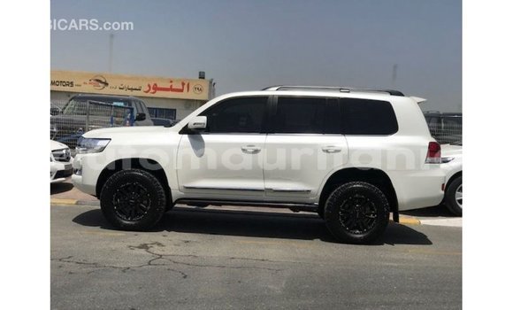 Buy Import Toyota Land Cruiser White Car in Import - Dubai in Adrar Buy Import Toyota Land Cruiser White Car in Import - Dubai in Adrar